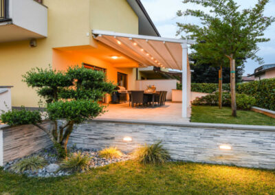 Pergola cover solution for garden, wall-mounted, with LED lighting